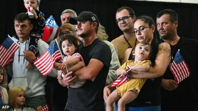 EUA abrem caminho para sul‑africanos brancos